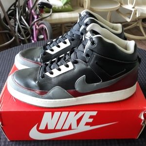 Nike Alphaballer mid